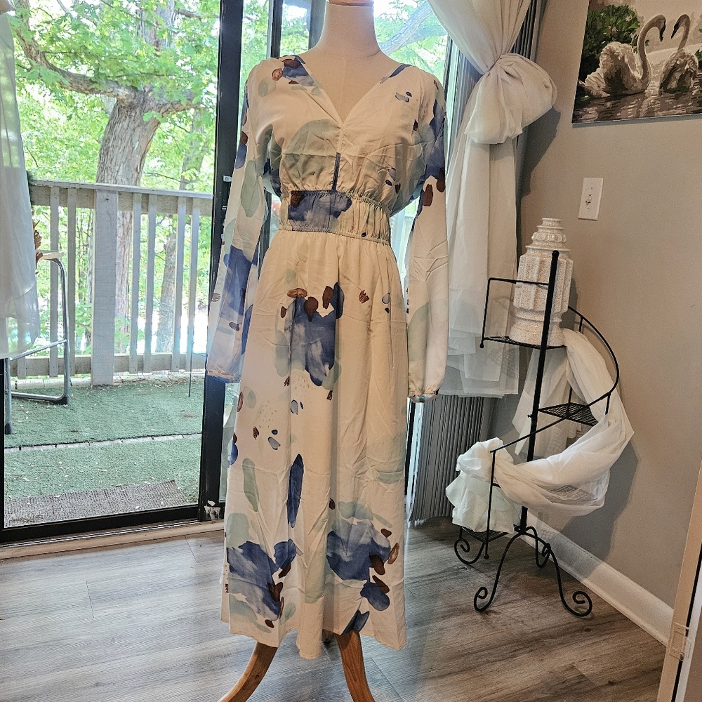 ✨Boho Floral White Blue and Brown Maxi Dress with Cupped Sleeves